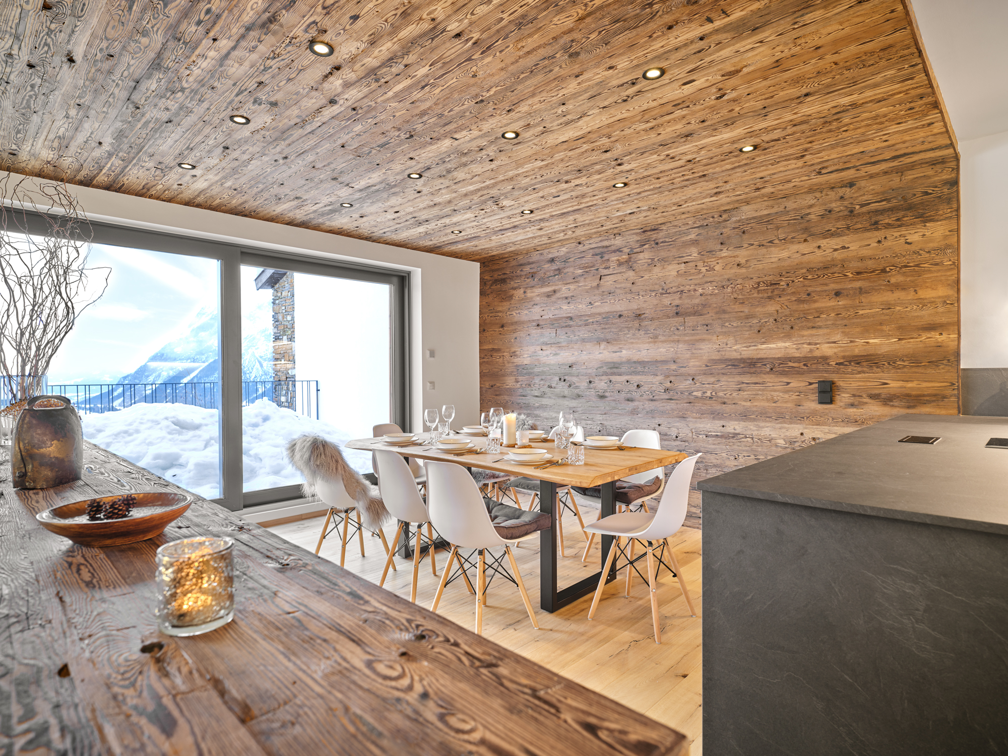 The long table, the Grimming through glass